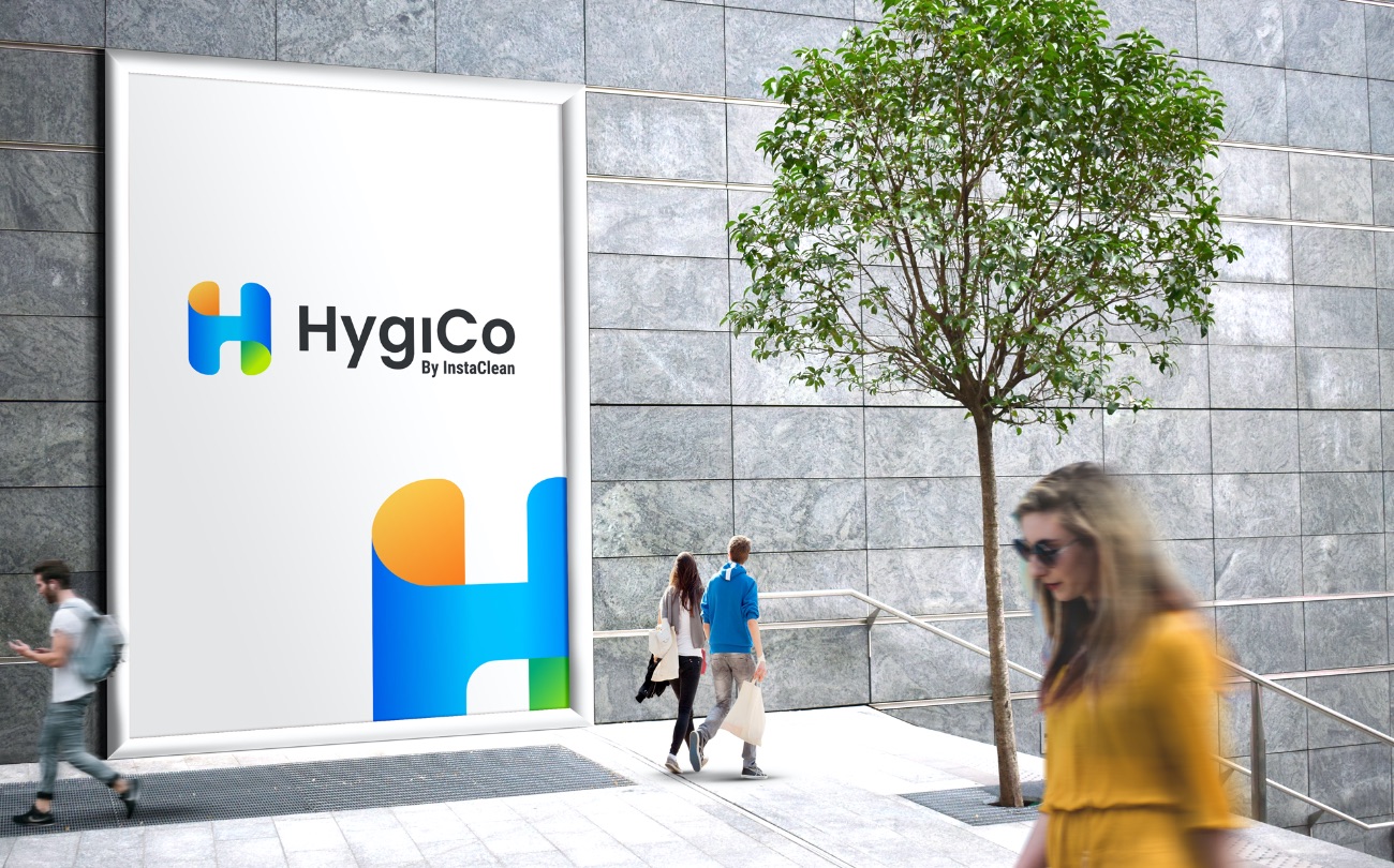 Outdoor de rua com o logo da HygiCo